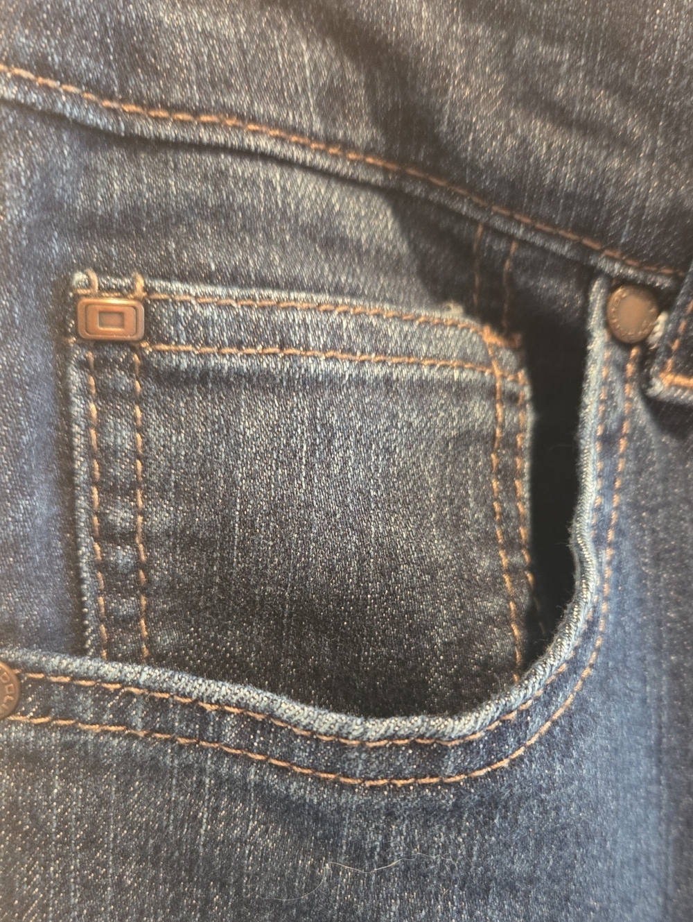 Bandolino Classic Straight-Leg Jeans in Indigo Wash - Picture 5 of 13